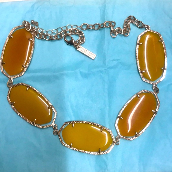 Valencia necklace 💛⭐️🌻 - Picture 2 of 3